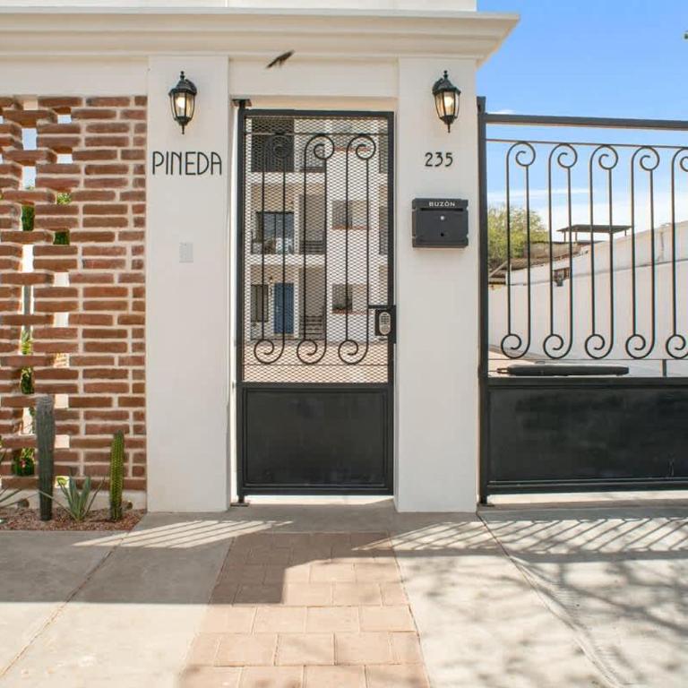 Pineda Studio 201 with Parking & Daily Cleaning - Estudio - 11
