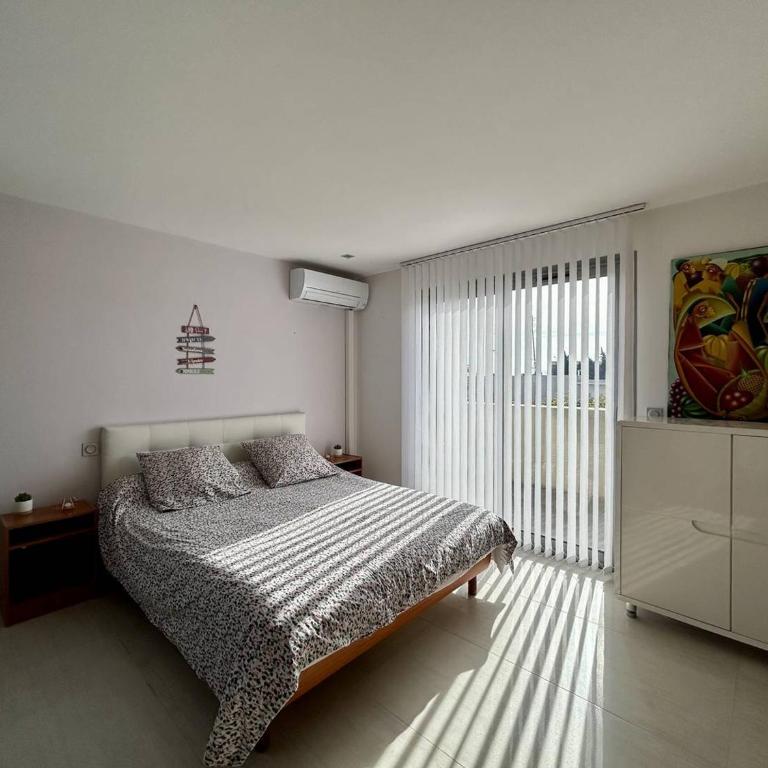 Villa Contemporaine avec Piscine Privée et Climatisation à 15min Plages - FR-1-529-251 - Villa - 15
