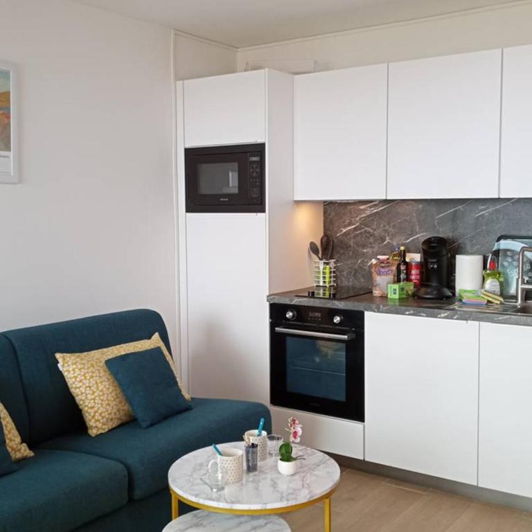 Appartement moderne avec climatisation, balcon et parking - FR-1-696-63 - Apartment - 6
