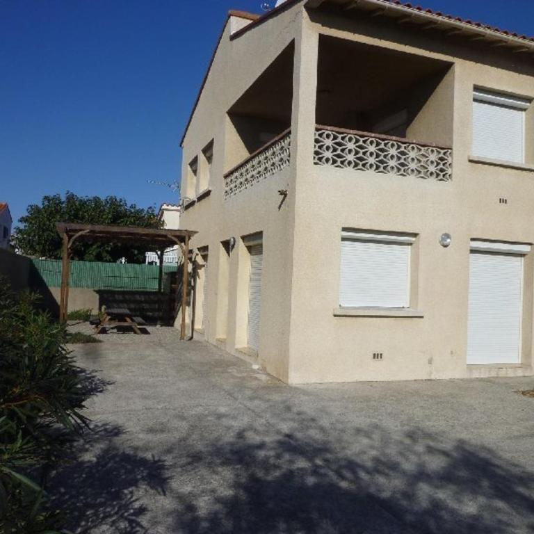 Charmant deux-pièces avec terrasse près de la plage, parking sécurisé - FR-1-696-108 - Apartment - 9