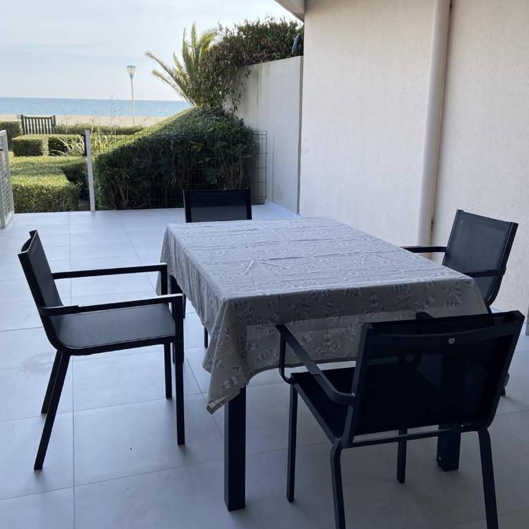 T2 rénové avec terrasse, accès plage, Canet-Plage - FR-1-696-117 - Apartment - 2