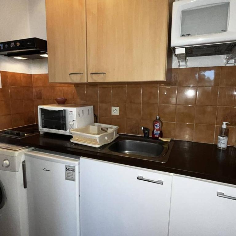 Studio Cabine 4 Pers. à Canet-Plage avec Parking, Proche Plage et Commerces - FR-1-696-116 - Estudio - 8