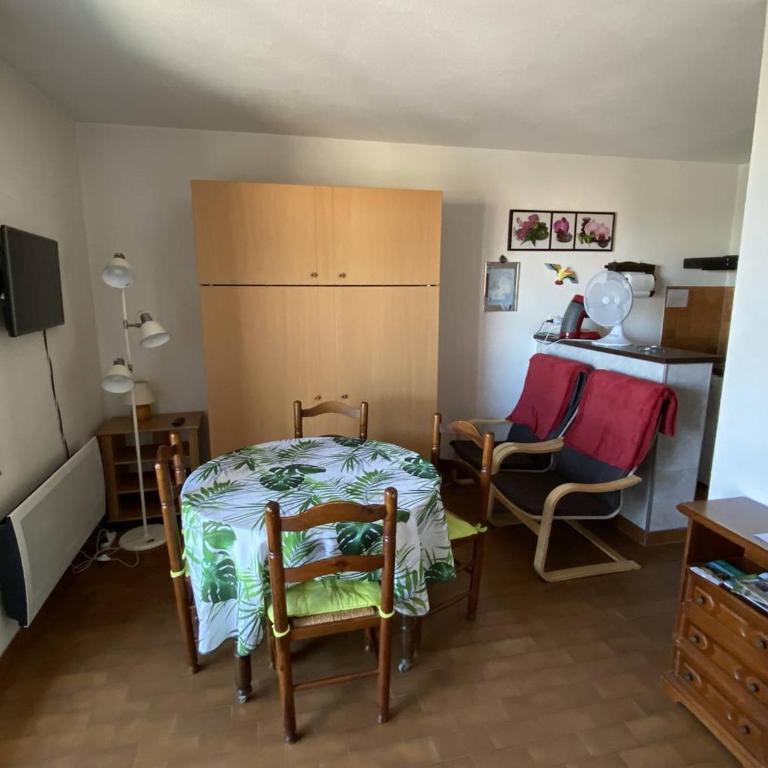 Studio Cabine 4 Pers. à Canet-Plage avec Parking, Proche Plage et Commerces - FR-1-696-116 - Estudio - 15