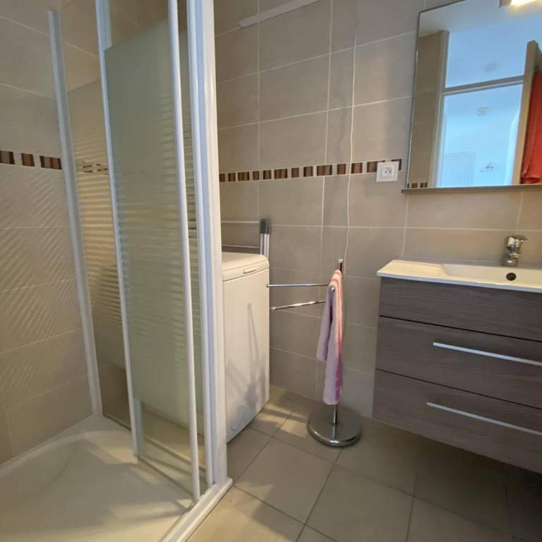 T3 bord de mer rénové, loggia, parking privé - FR-1-696-129 - Appartement - 8