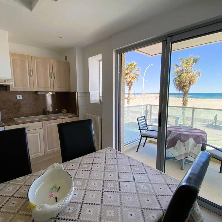 T3 bord de mer rénové, loggia, parking privé - FR-1-696-129 - Appartement - 9