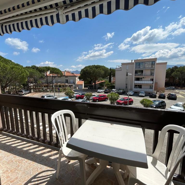 Appartement 4 personnes à 50m de la plage - FR-1-837-81 - Apartment - 1
