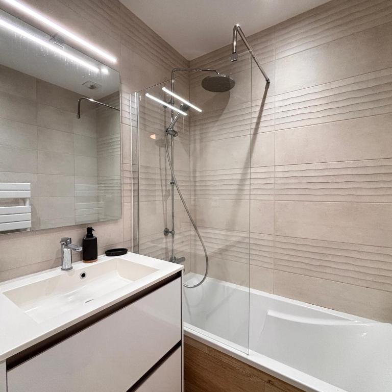 Studio 2 personnes avec Wi-Fi, résidence avec piscine - FR-1-197-640 - Studio - 10