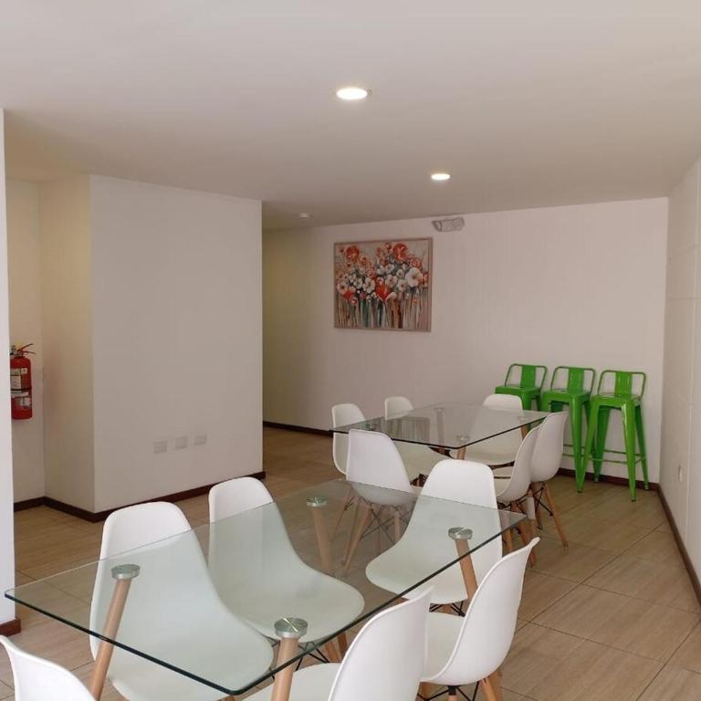 Apartamento de Lujo con Ubicación Privilegiada - Three-Bedroom Apartment - 3
