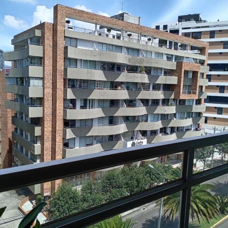 Apartamento de Lujo con Ubicación Privilegiada - Three-Bedroom Apartment - 4