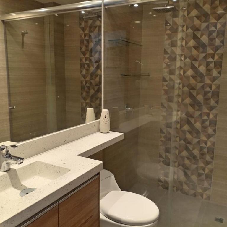 Apartamento de Lujo con Ubicación Privilegiada - Three-Bedroom Apartment - 13