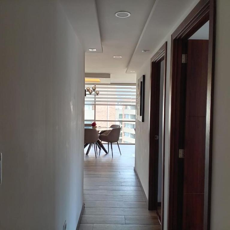 Apartamento de Lujo con Ubicación Privilegiada - Three-Bedroom Apartment - 14