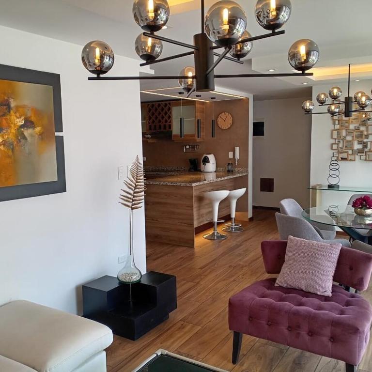 Apartamento de Lujo con Ubicación Privilegiada - Three-Bedroom Apartment - 30