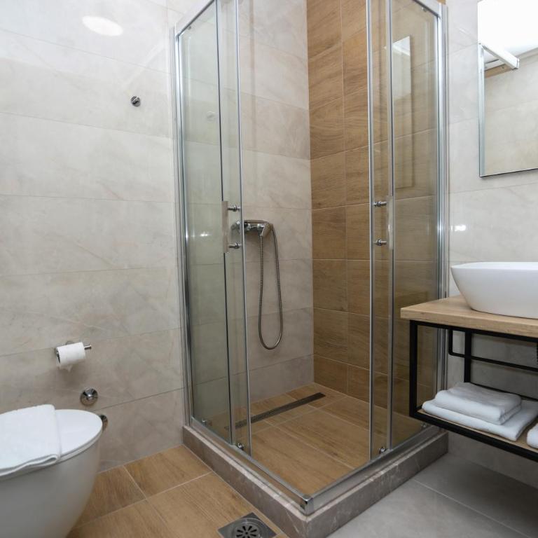 Hotel Board - Junior Suite (3 Adults) - 5