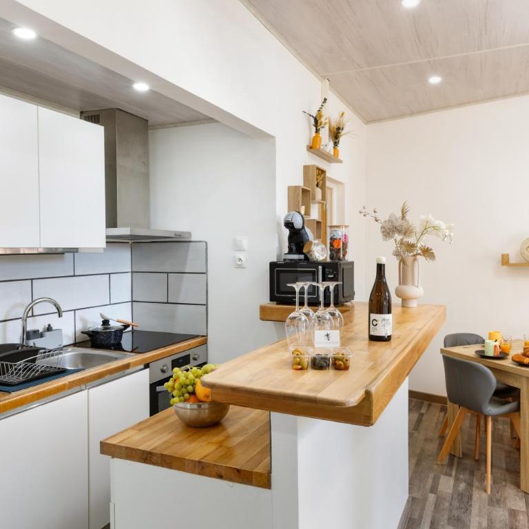 Kavi-T3 Cozy - Medieval City 4 min - Air-Conditioning-Parking - Two-Bedroom Apartment with Terrace - 7
