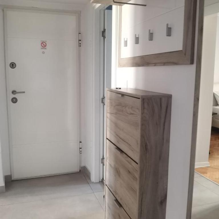 Nice Two Bedroom Apartment with FREE Parking - Two-Bedroom Apartment - 10