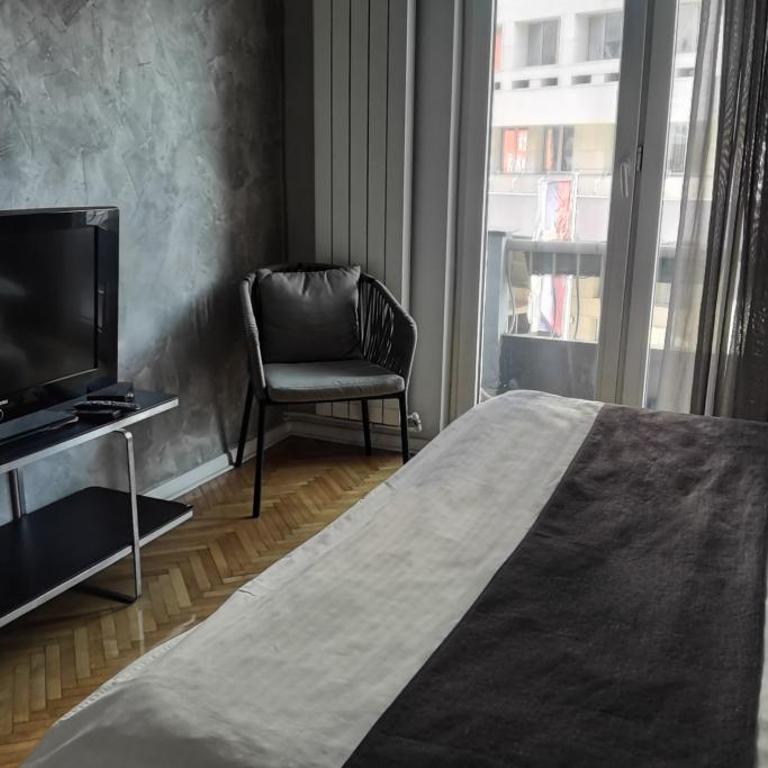 Nice Two Bedroom Apartment with FREE Parking - Two-Bedroom Apartment - 14