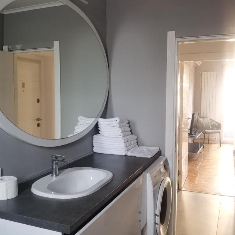Nice Two Bedroom Apartment with FREE Parking - Two-Bedroom Apartment - 16