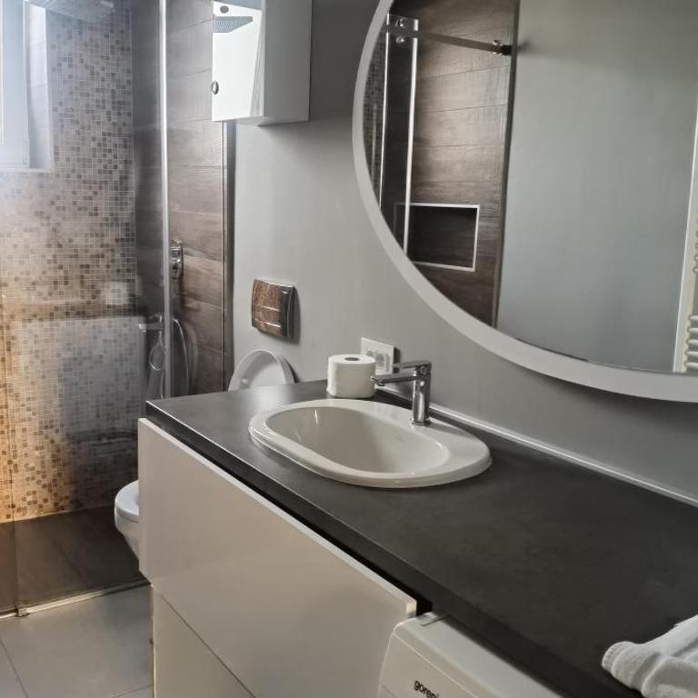Nice Two Bedroom Apartment with FREE Parking - Two-Bedroom Apartment - 18