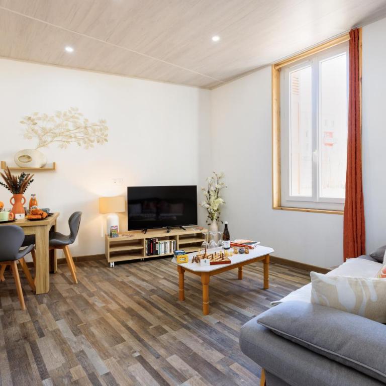Kavi-T3 Cozy - Medieval City 4 min - Air-Conditioning-Parking - Two-Bedroom Apartment with Terrace - 11