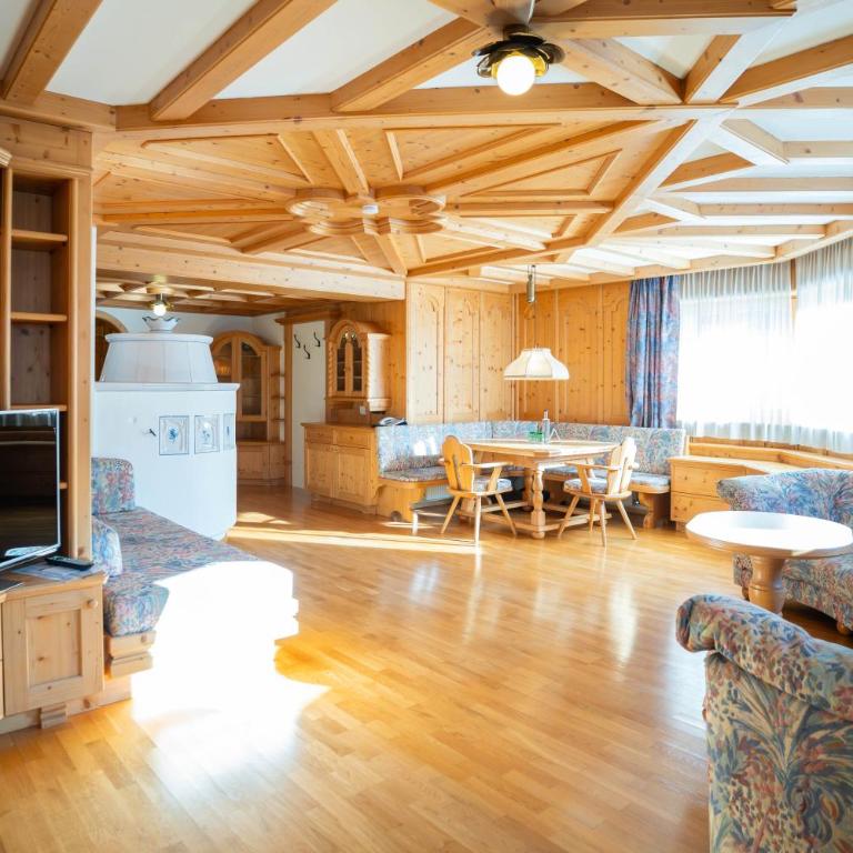 Glanz & Glory Hotel - Suite mit Balkon - 4