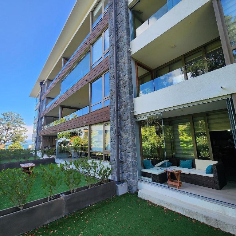 Modern Building Facing the Lake - Two-Bedroom Apartment - 9