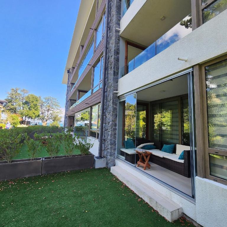 Modern Building Facing the Lake - Two-Bedroom Apartment - 10