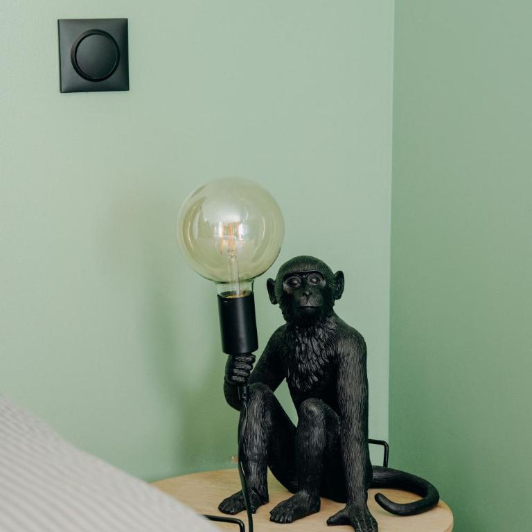 La Villa d'Hélène Chambre d'hôtes BnB - Cluses - Parking Voiture - Moto - Vélo - Chambre Lit Queen-Size - 2