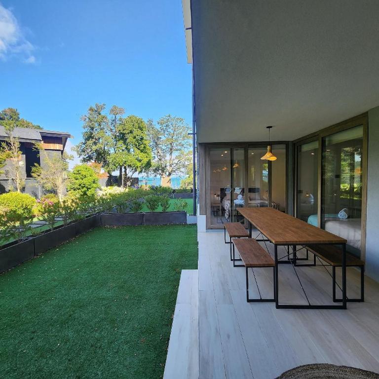 Modern Building Facing the Lake - Two-Bedroom Apartment with Balcony - 23