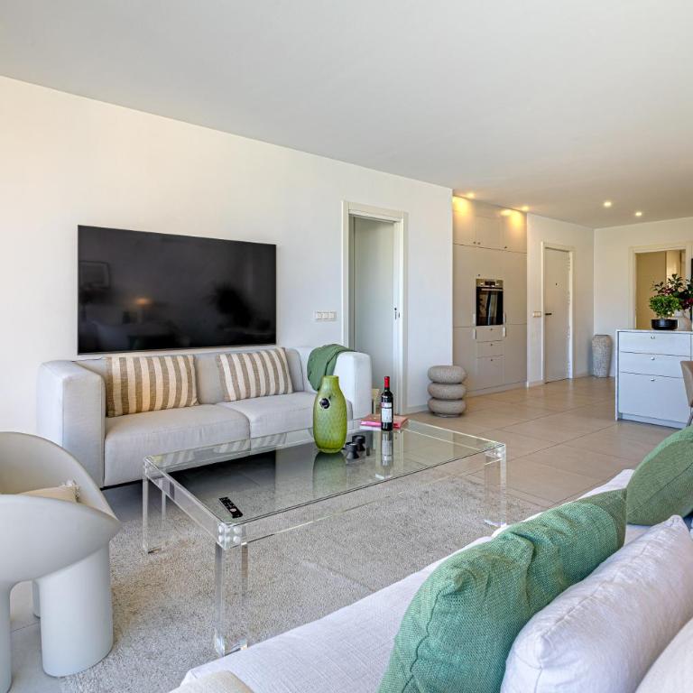 Panoramic La Concha Views, Stylish 3BR, 5 min to Banús - Apartamento de 3 dormitorios - 15
