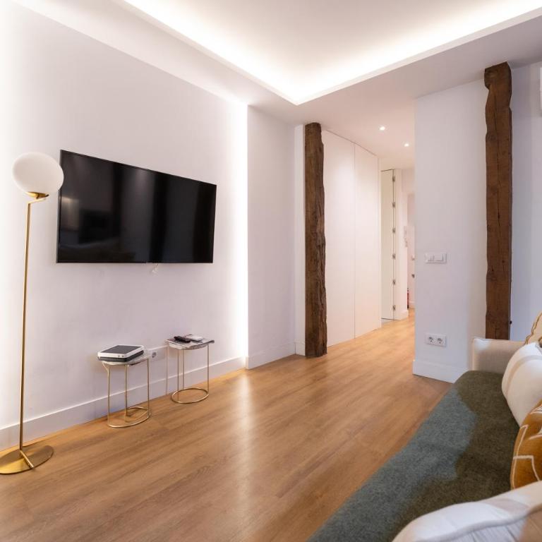 Chamberi I calle Monteleón 2BR 2BH - Two-Bedroom Apartment - 10