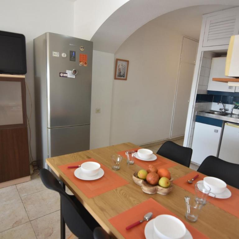 RNET - 600 Isla De Roses 7-19 - One-Bedroom Apartment - 4