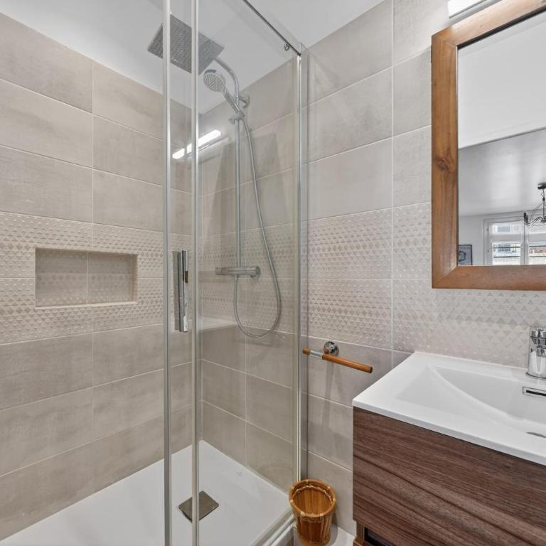 T2 en pleins centre du prisé quartier pittoresque de Montmartre - Appartement - 15