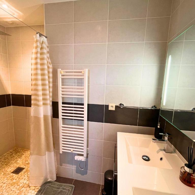 Appartement 3ch - 2-5p - Parking et Piscine gratuit - Apartamento de 3 dormitorios - 17