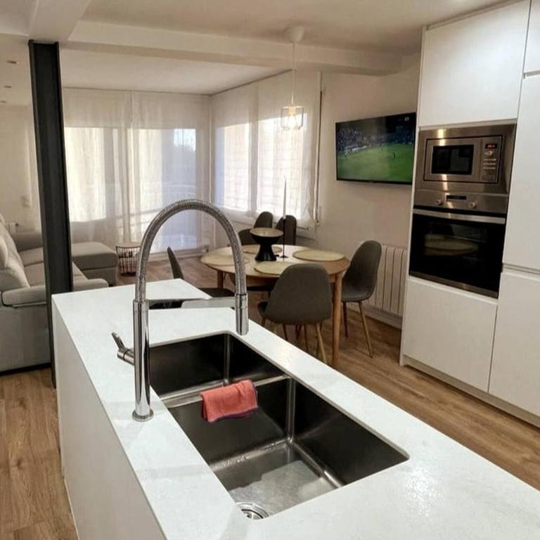 Lux 3-Bedroom Apartment In The Center - Apartamento - 6