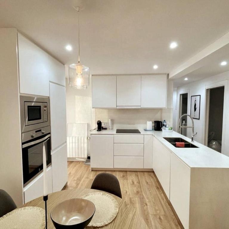 Lux 3-Bedroom Apartment In The Center - Apartamento - 16