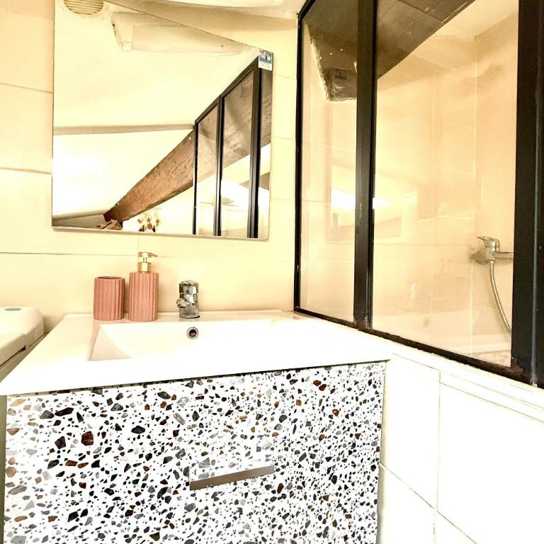 Charmant duplex lumineux avec mezzanine-clim - Apartamento Dúplex - 9