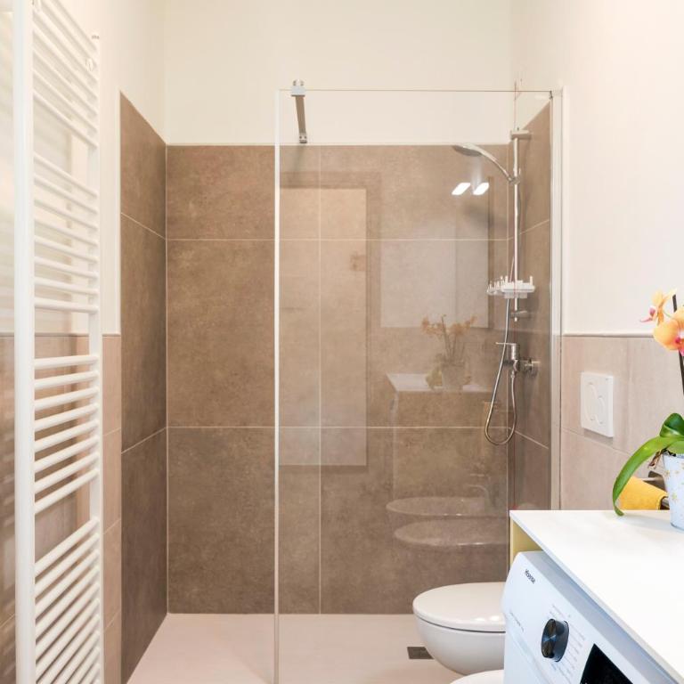 CAESAR APARTMENT - Regarda Travel - Appartamento Deluxe con 2 Camere da Letto e Balcone - 4