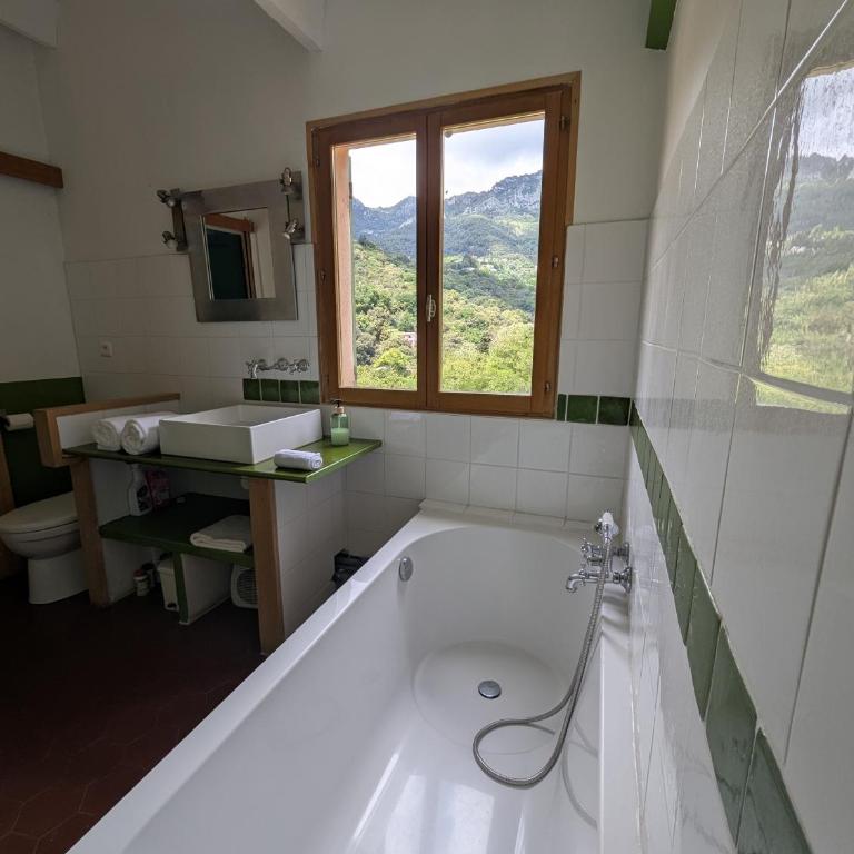 Maison de famille entre mer & collines - Charme, citronniers et tranquillité - accès marche et sentier 3 min - Maison 4 Chambres - 19