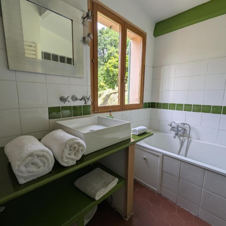 Maison de famille entre mer & collines - Charme, citronniers et tranquillité - accès marche et sentier 3 min - Maison 4 Chambres - 21