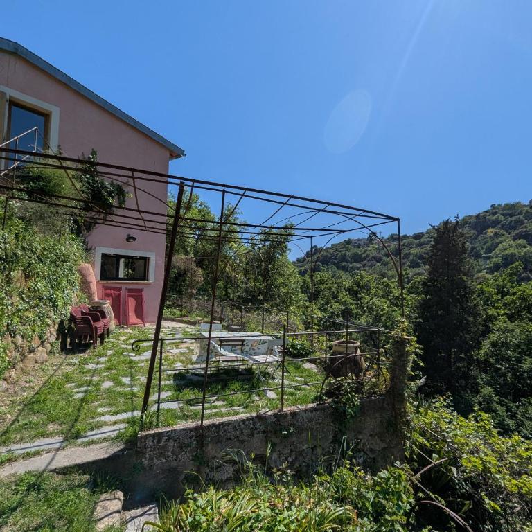 Maison de famille entre mer & collines - Charme, citronniers et tranquillité - accès marche et sentier 3 min - Maison 4 Chambres - 42