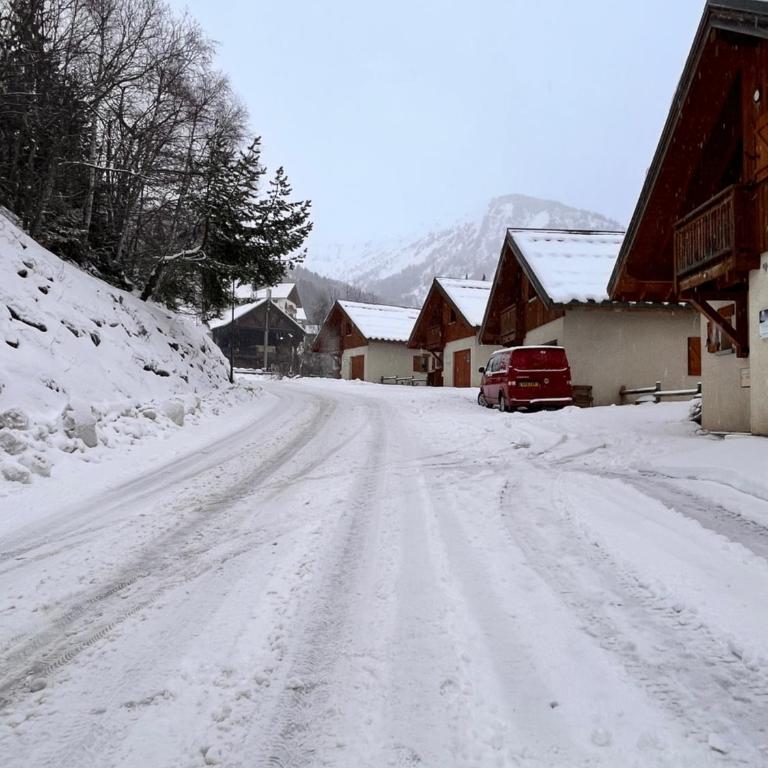 Chalet Le Sabot by OzAlpes - Sauna - 90m télécabine - parking privé - Maison de Vacances - 37