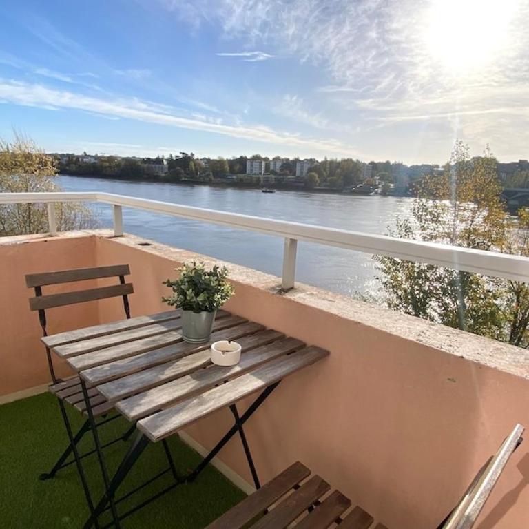 T2 avec une superbe vue sur la Loire - parking - Appartement 2 Chambres - 1