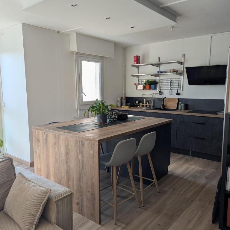 T2 avec une superbe vue sur la Loire - parking - Appartement 2 Chambres - 10