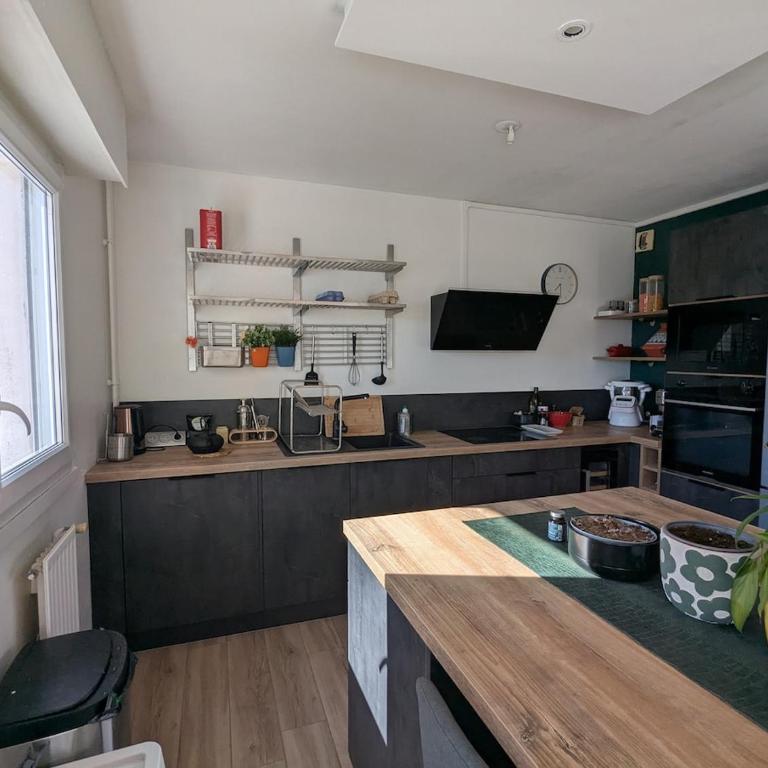 T2 avec une superbe vue sur la Loire - parking - Appartement 2 Chambres - 13