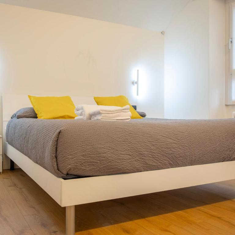 Foresteria Dambro rooms -2 Min walk to Bernina Express - Deluxe Double Room with Balcony - 9