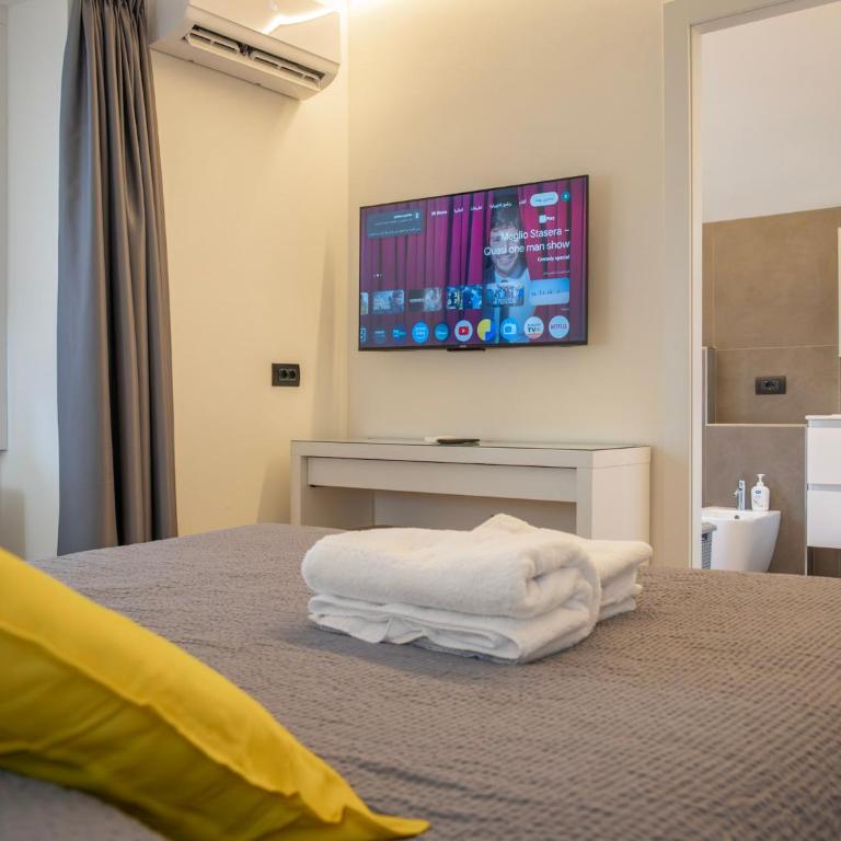 Foresteria Dambro rooms -2 Min walk to Bernina Express - Deluxe Double Room with Balcony - 12