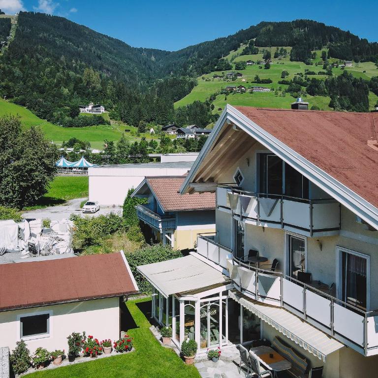Appartement Haus Elise by we rent, SUMMERCARD INCLUDED - Deluxe Apartment mit 2 Schlafzimmern und Gartenblick - 4