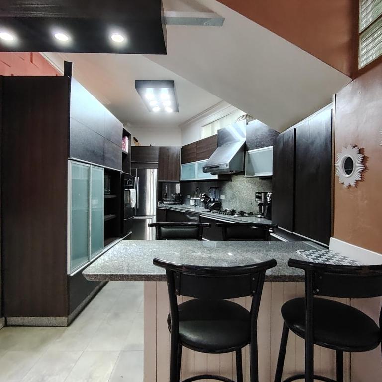 Brilliant 6-bedroom house with AC in vibrant Caracas - Casa - 2