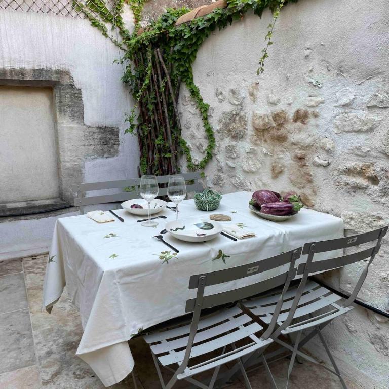 Lou Crespinou Arles terrasse - Two-Bedroom Apartment - 12