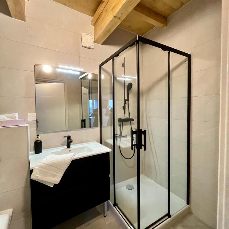 Le Vieux Bourg Apartment 4, Spacious 3 bedroom Apartment, Ski & Cycle - Apartamento de 3 dormitorios - 10